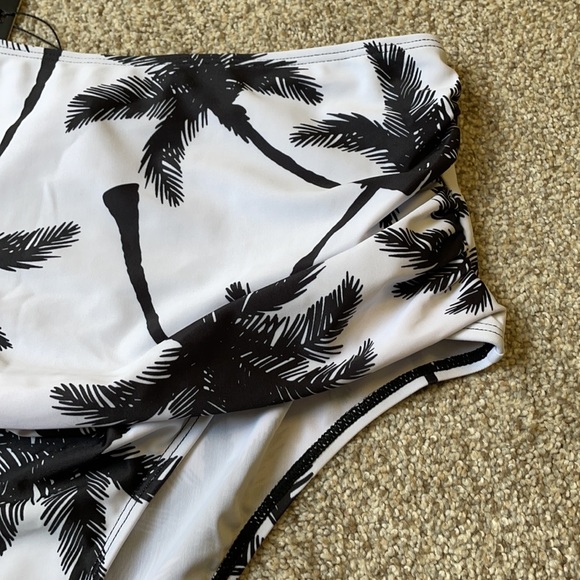 NWT Tempt Me White & Black Tropical Bikini Bottoms - Picture 5 of 10